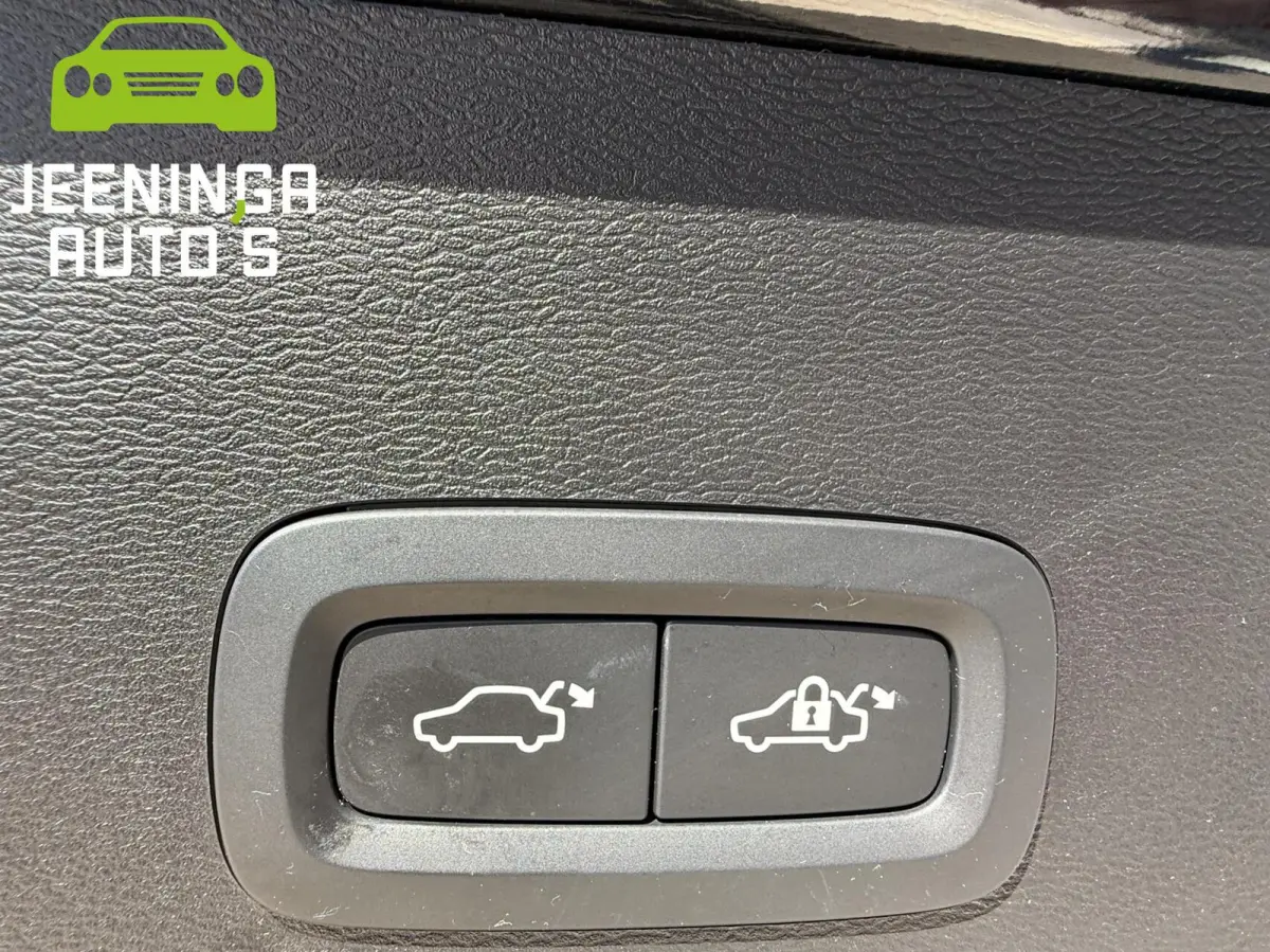 2.0 B4 R-Design|MildHybride|ACC|Camera|Stoelverwarming|Alcantara