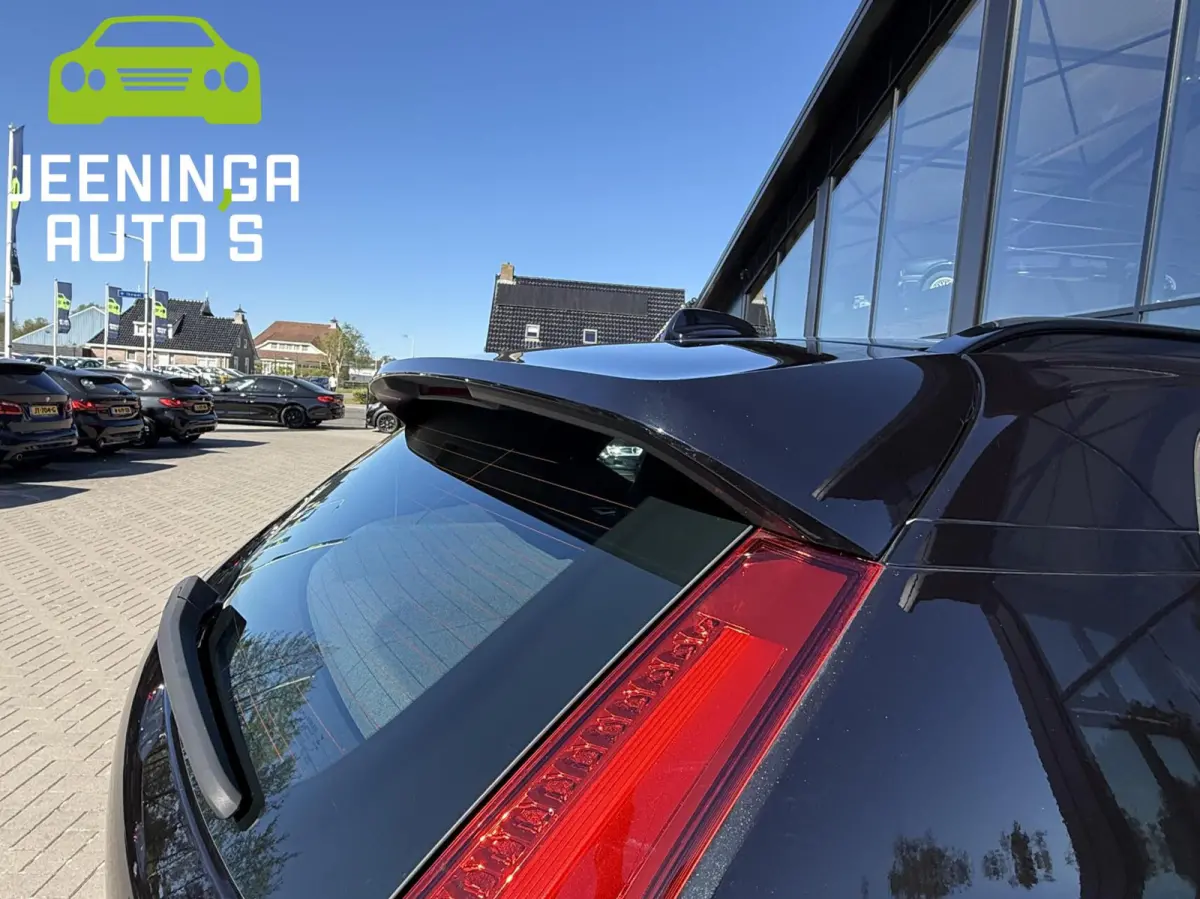 2.0 B4 R-Design|MildHybride|ACC|Camera|Stoelverwarming|Alcantara