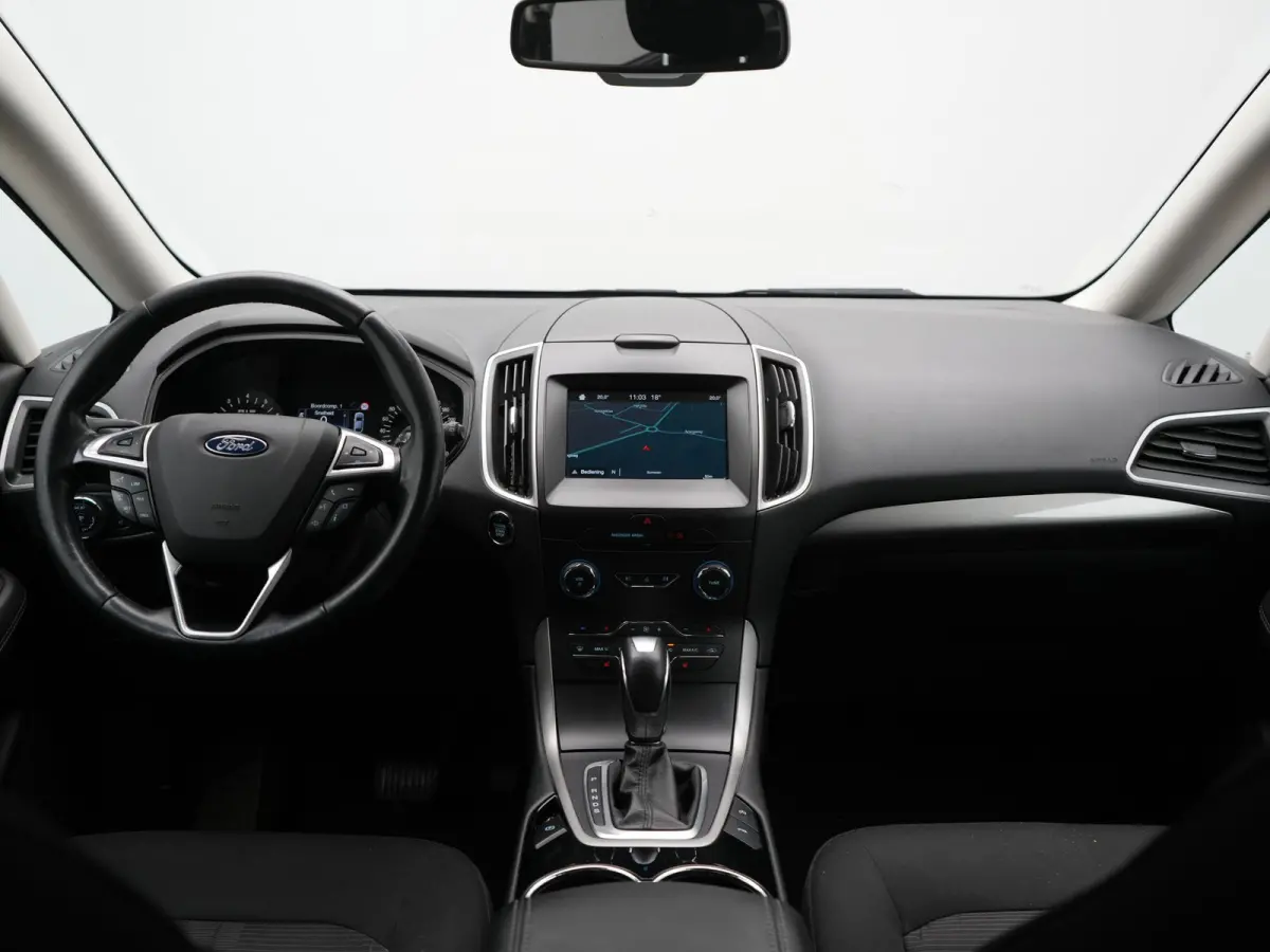 2.0 Titanium Automaat 7 Persoons 241pk | Camera | Apple Carplay | Voorstoelen Verwarmd | LED Koplampen | Cruise Control | Navigatie | 19"L.M |