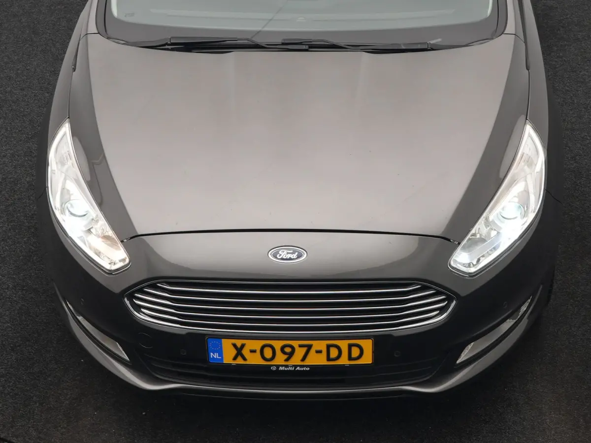2.0 Titanium Automaat 7 Persoons 241pk | Camera | Apple Carplay | Voorstoelen Verwarmd | LED Koplampen | Cruise Control | Navigatie | 19"L.M |