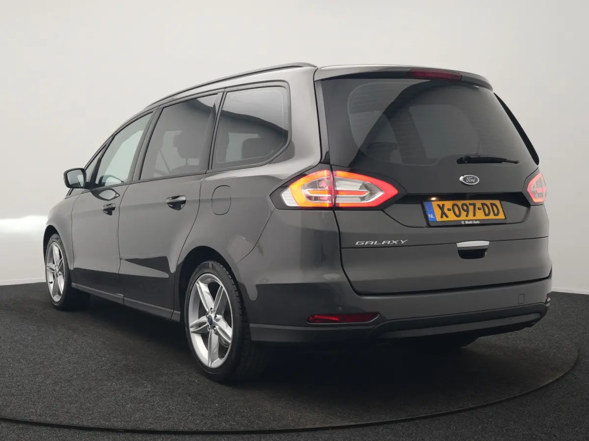 2.0 Titanium Automaat 7 Persoons 241pk | Camera | Apple Carplay | Voorstoelen Verwarmd | LED Koplampen | Cruise Control | Navigatie | 19"L.M |