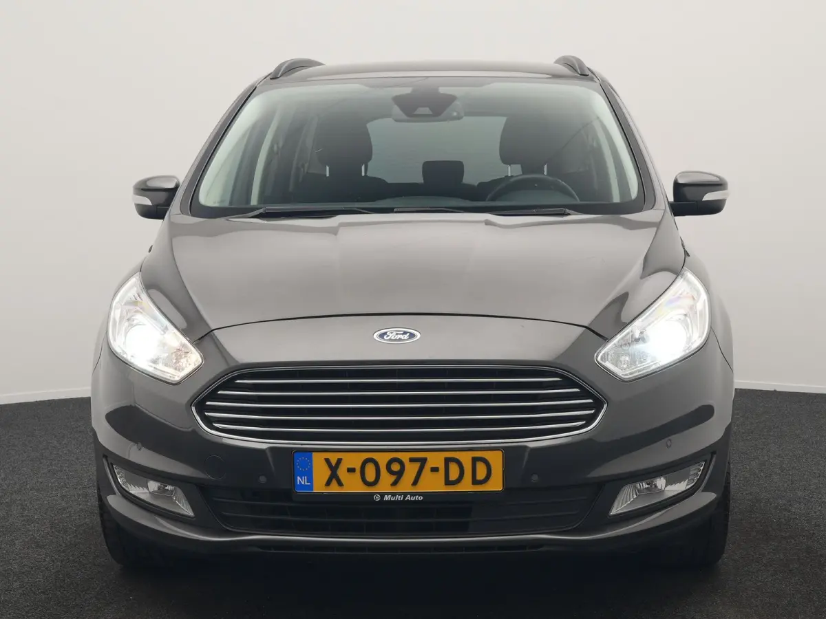 2.0 Titanium Automaat 7 Persoons 241pk | Camera | Apple Carplay | Voorstoelen Verwarmd | LED Koplampen | Cruise Control | Navigatie | 19"L.M |