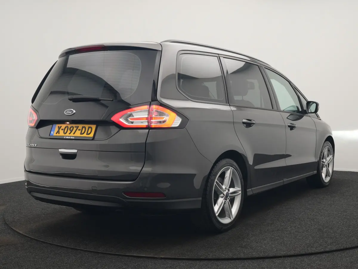 2.0 Titanium Automaat 7 Persoons 241pk | Camera | Apple Carplay | Voorstoelen Verwarmd | LED Koplampen | Cruise Control | Navigatie | 19"L.M |