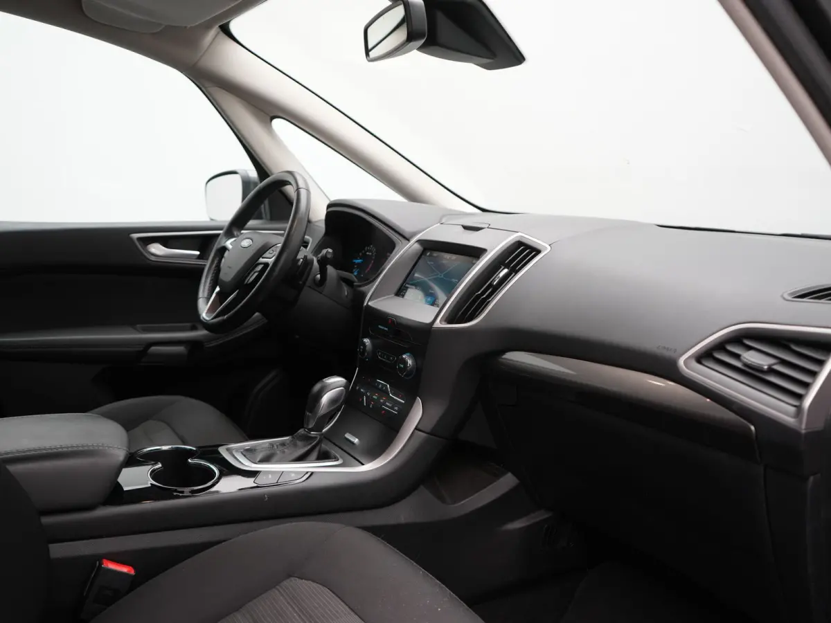 2.0 Titanium Automaat 7 Persoons 241pk | Camera | Apple Carplay | Voorstoelen Verwarmd | LED Koplampen | Cruise Control | Navigatie | 19"L.M |