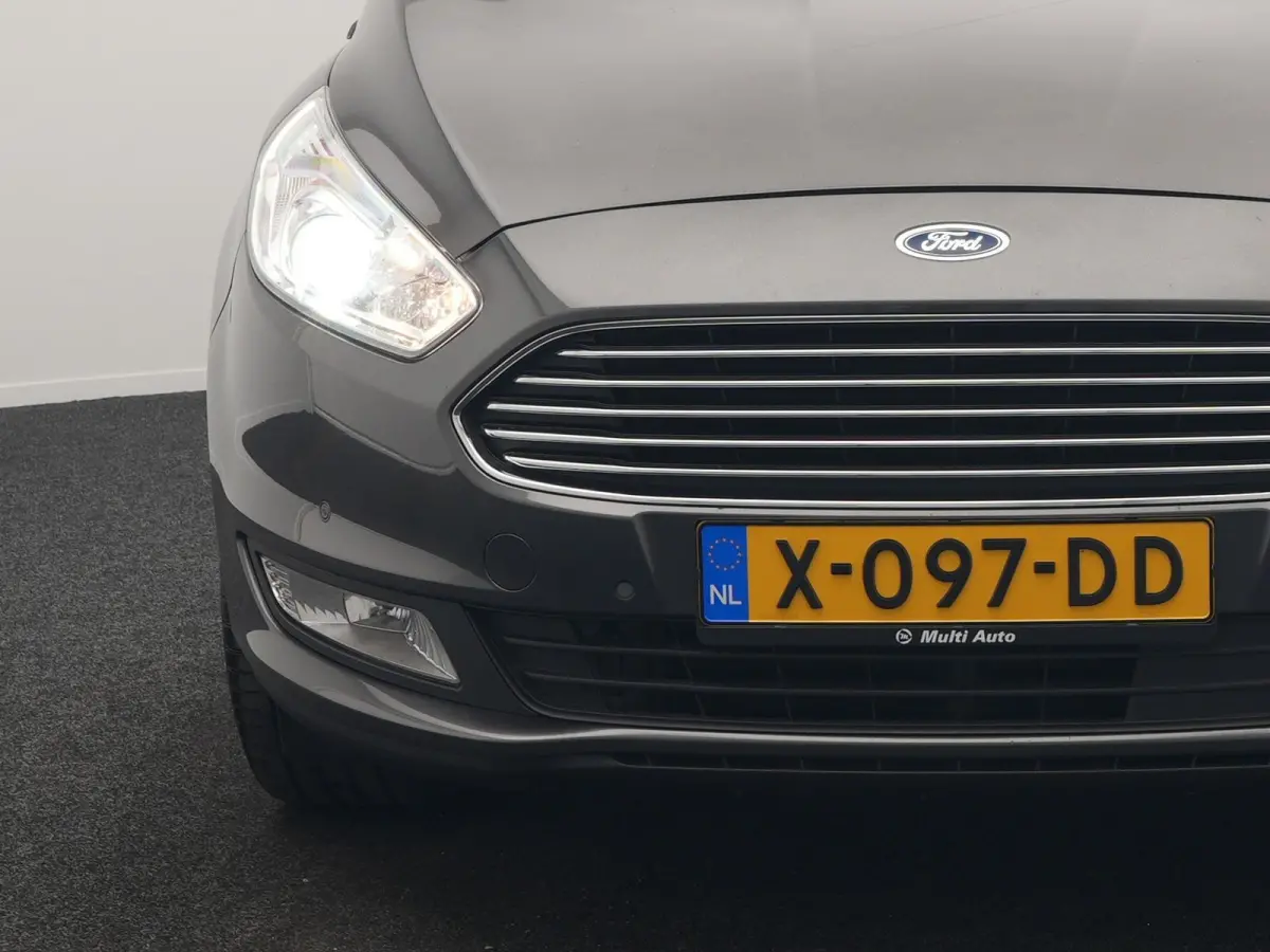 2.0 Titanium Automaat 7 Persoons 241pk | Camera | Apple Carplay | Voorstoelen Verwarmd | LED Koplampen | Cruise Control | Navigatie | 19"L.M |