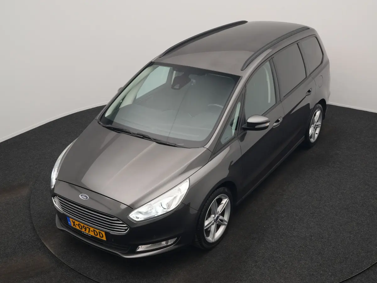 2.0 Titanium Automaat 7 Persoons 241pk | Camera | Apple Carplay | Voorstoelen Verwarmd | LED Koplampen | Cruise Control | Navigatie | 19"L.M |