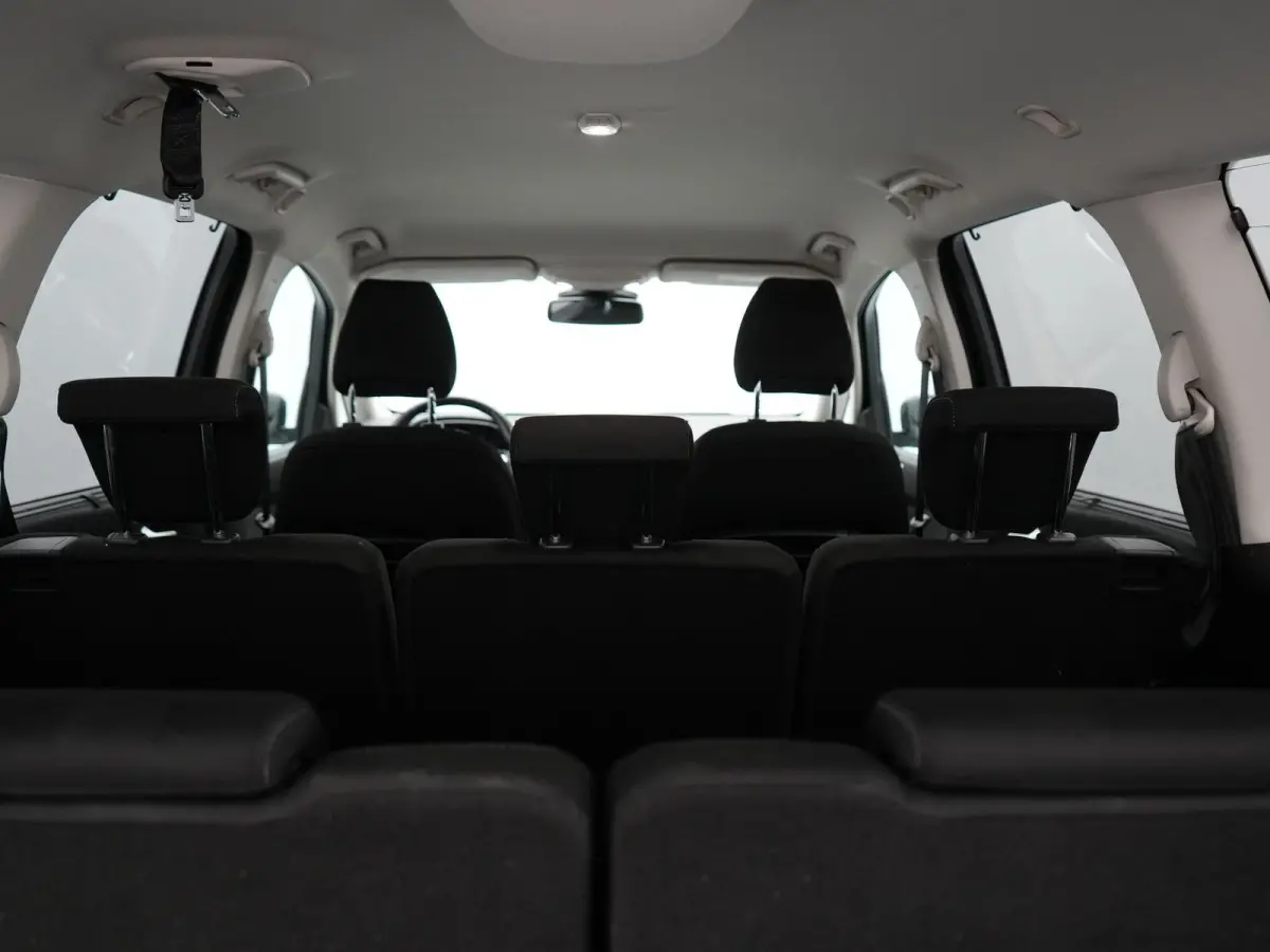 2.0 Titanium Automaat 7 Persoons 241pk | Camera | Apple Carplay | Voorstoelen Verwarmd | LED Koplampen | Cruise Control | Navigatie | 19"L.M |