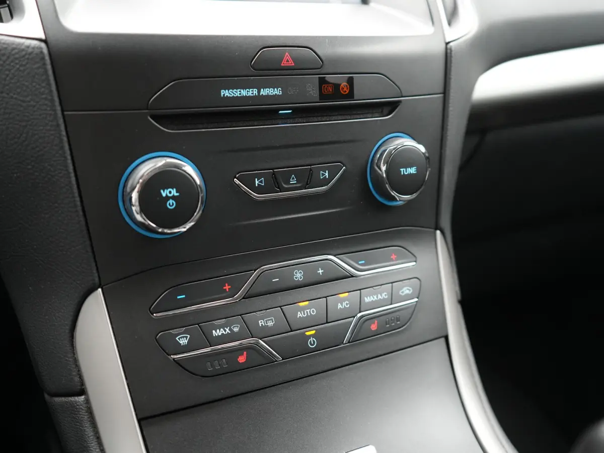 2.0 Titanium Automaat 7 Persoons 241pk | Camera | Apple Carplay | Voorstoelen Verwarmd | LED Koplampen | Cruise Control | Navigatie | 19"L.M |