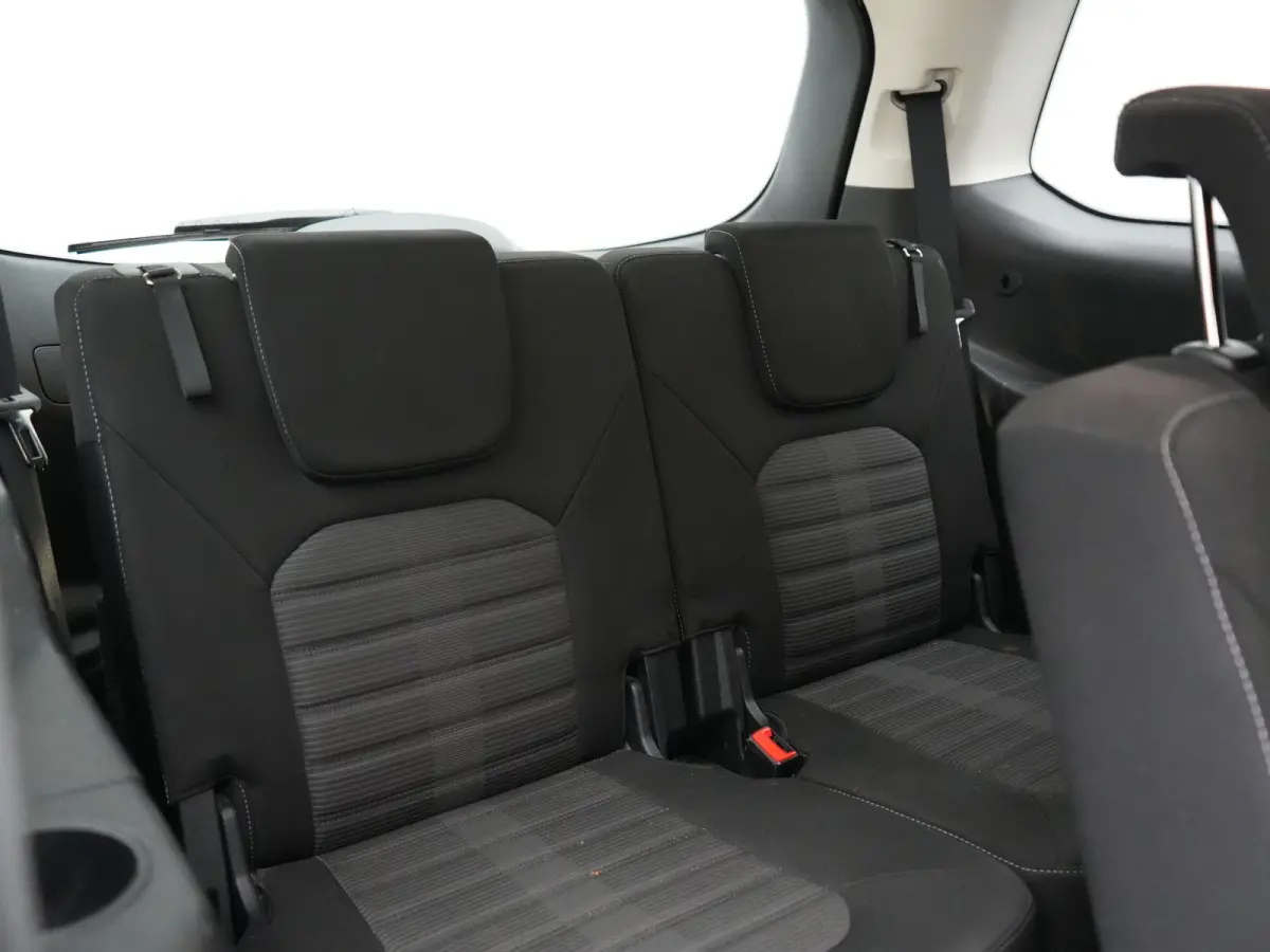 2.0 Titanium Automaat 7 Persoons 241pk | Camera | Apple Carplay | Voorstoelen Verwarmd | LED Koplampen | Cruise Control | Navigatie | 19"L.M |