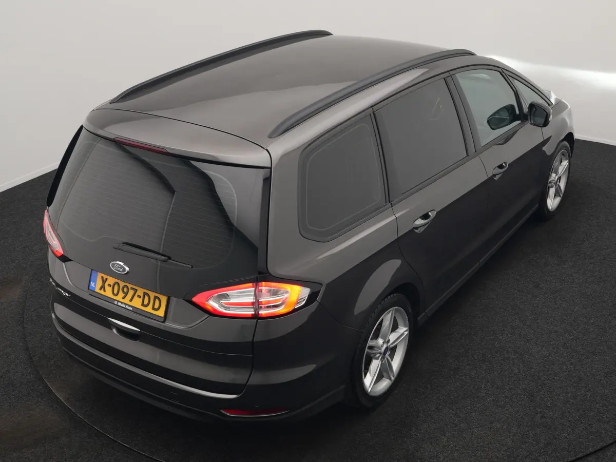 2.0 Titanium Automaat 7 Persoons 241pk | Camera | Apple Carplay | Voorstoelen Verwarmd | LED Koplampen | Cruise Control | Navigatie | 19"L.M |