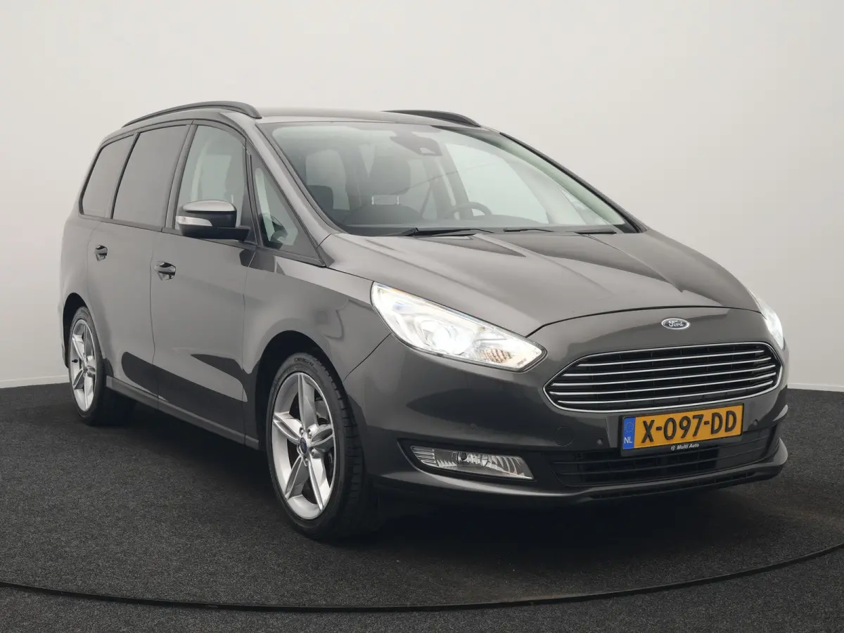 2.0 Titanium Automaat 7 Persoons 241pk | Camera | Apple Carplay | Voorstoelen Verwarmd | LED Koplampen | Cruise Control | Navigatie | 19"L.M |