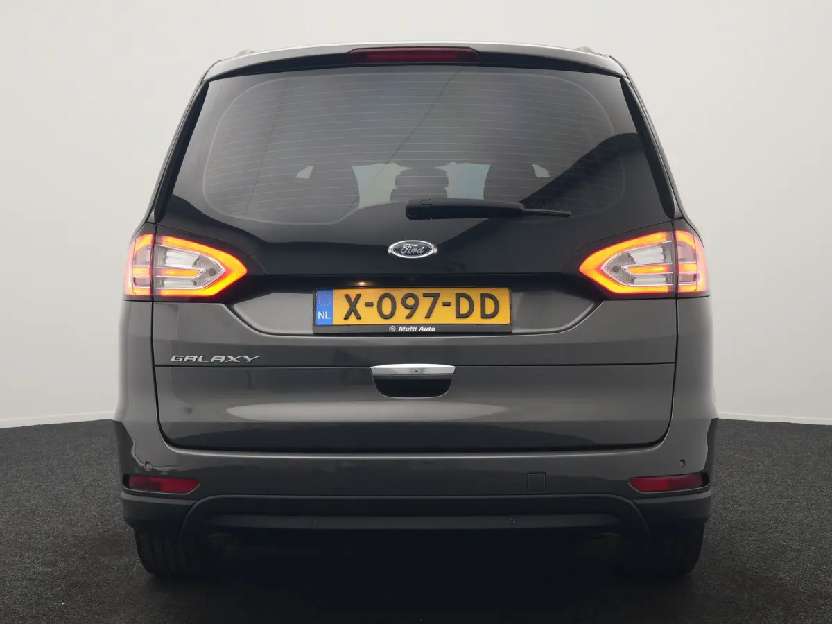2.0 Titanium Automaat 7 Persoons 241pk | Camera | Apple Carplay | Voorstoelen Verwarmd | LED Koplampen | Cruise Control | Navigatie | 19"L.M |