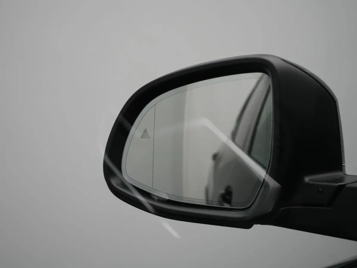 xDrive50e M Sport PHEV 490pk Dealer O.H. | Panodak Sky Lounge | Luchtvering | Head Up | 360 Camera | Harman / Kardon | Nappa Lederen Comfortstoelen Memory & Verwarmd | Carbon Schwarz | Apple
