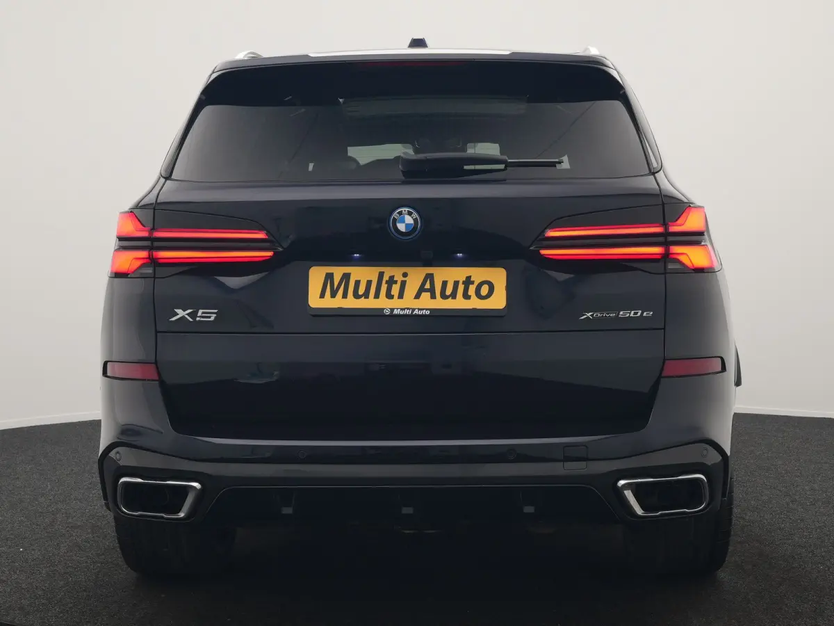 xDrive50e M Sport PHEV 490pk Dealer O.H. | Panodak Sky Lounge | Luchtvering | Head Up | 360 Camera | Harman / Kardon | Nappa Lederen Comfortstoelen Memory & Verwarmd | Carbon Schwarz | Apple