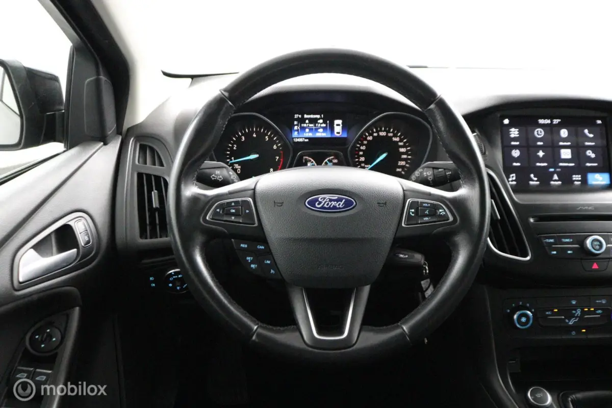 1.0 Lease Edition 101 Pk | Parkeersensoren | 16 inch lichtmetaal | All season banden | Navi | Trekhaak | carplay
