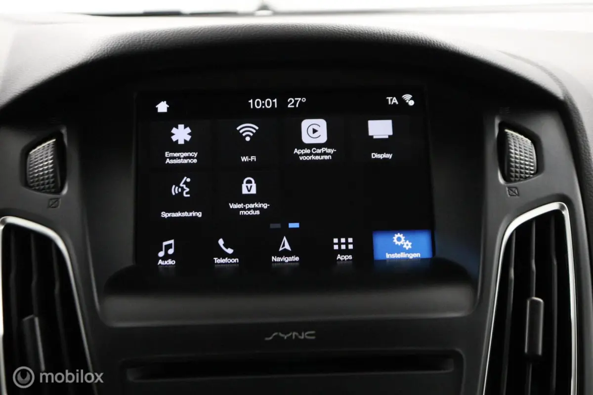 1.0 Lease Edition 101 Pk | Parkeersensoren | 16 inch lichtmetaal | All season banden | Navi | Trekhaak | carplay