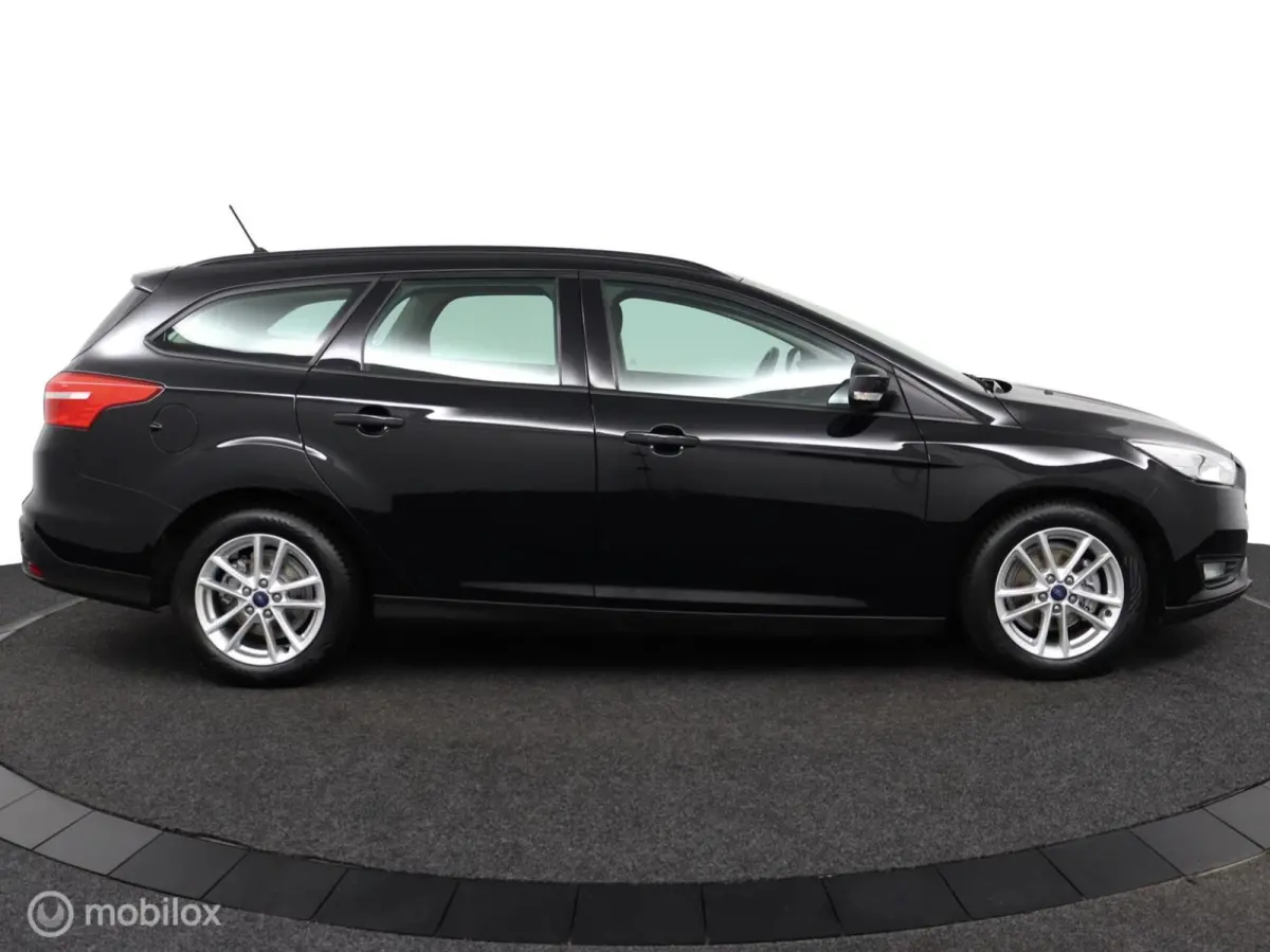1.0 Lease Edition 101 Pk | Parkeersensoren | 16 inch lichtmetaal | All season banden | Navi | Trekhaak | carplay