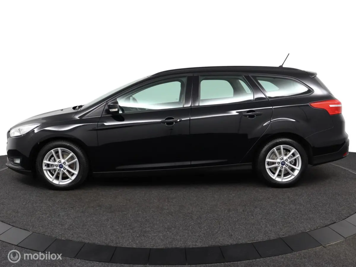 1.0 Lease Edition 101 Pk | Parkeersensoren | 16 inch lichtmetaal | All season banden | Navi | Trekhaak | carplay