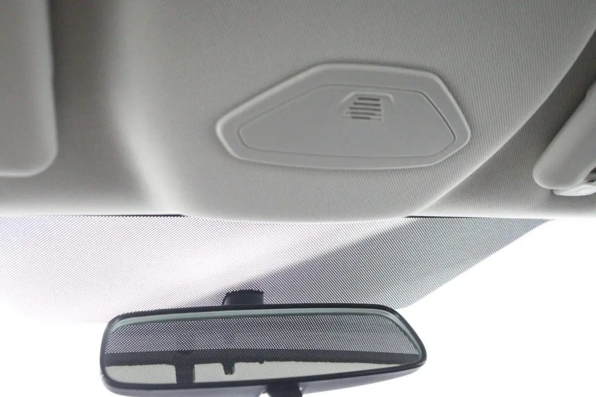 1.0 Lease Edition 101 Pk | Parkeersensoren | 16 inch lichtmetaal | All season banden | Navi | Trekhaak | carplay