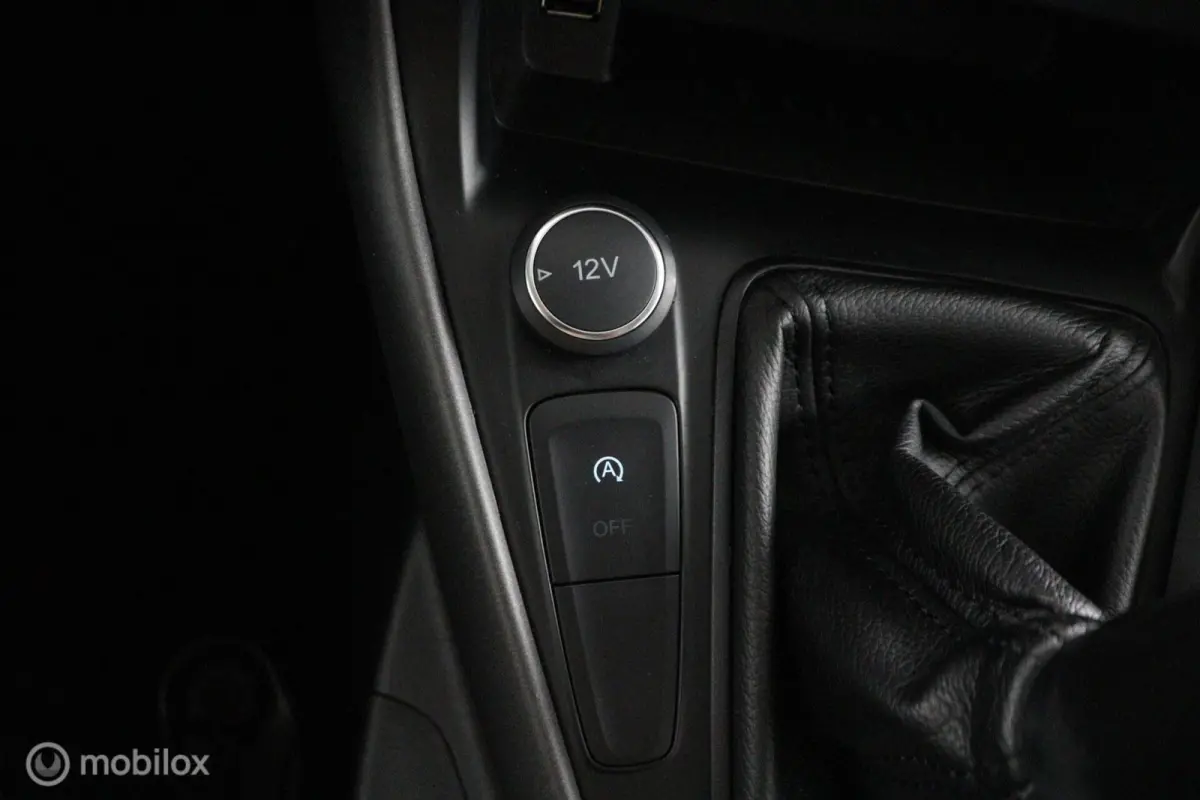 1.0 Lease Edition 101 Pk | Parkeersensoren | 16 inch lichtmetaal | All season banden | Navi | Trekhaak | carplay