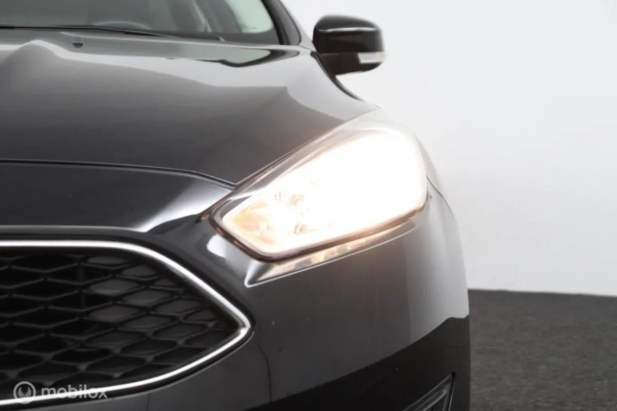 1.0 Lease Edition 101 Pk | Parkeersensoren | 16 inch lichtmetaal | All season banden | Navi | Trekhaak | carplay
