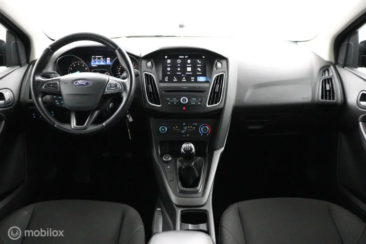 1.0 Lease Edition 101 Pk | Parkeersensoren | 16 inch lichtmetaal | All season banden | Navi | Trekhaak | carplay
