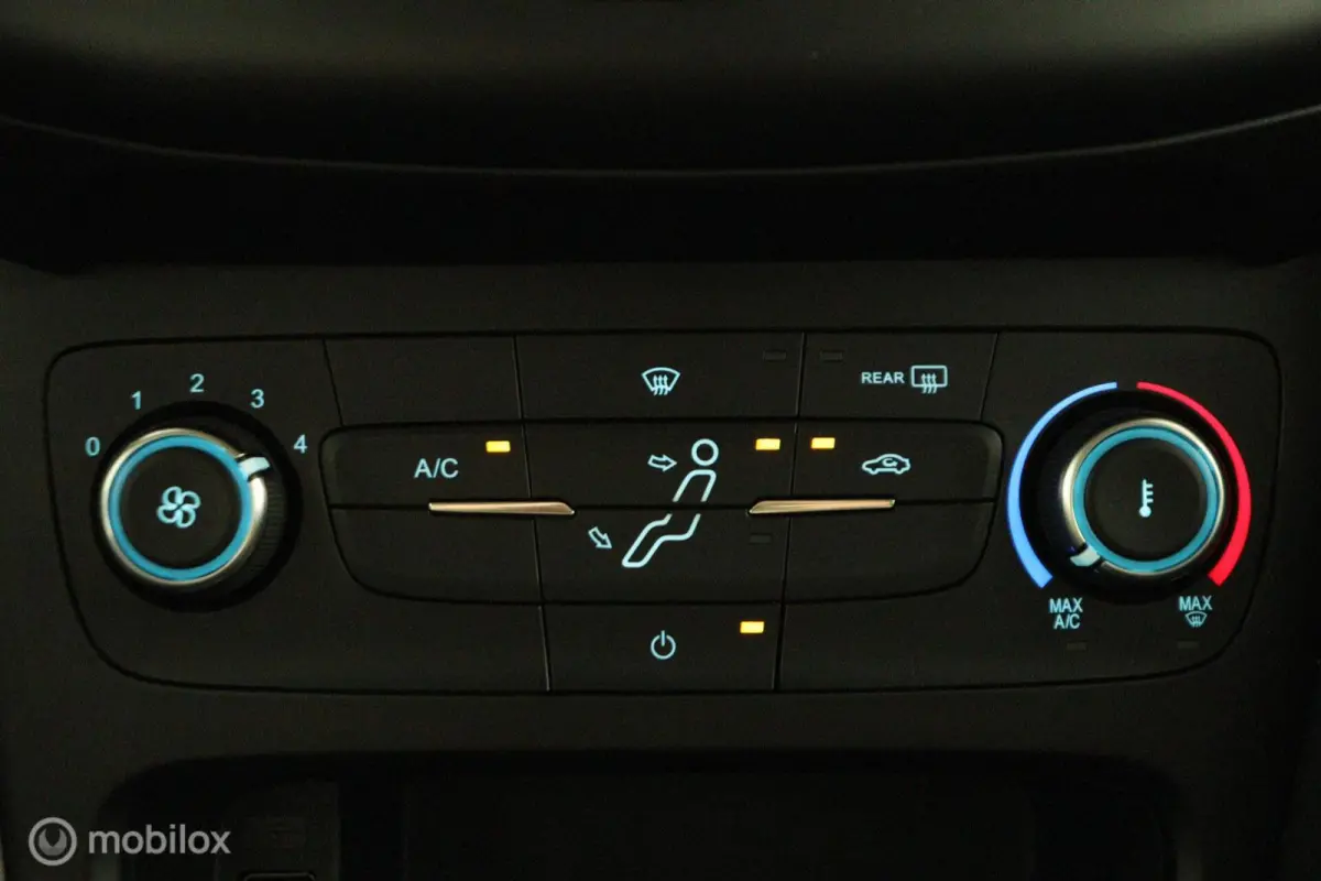 1.0 Lease Edition 101 Pk | Parkeersensoren | 16 inch lichtmetaal | All season banden | Navi | Trekhaak | carplay