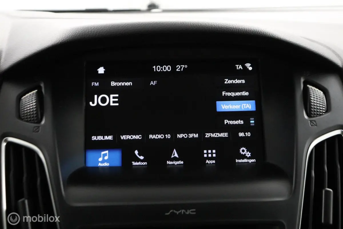 1.0 Lease Edition 101 Pk | Parkeersensoren | 16 inch lichtmetaal | All season banden | Navi | Trekhaak | carplay