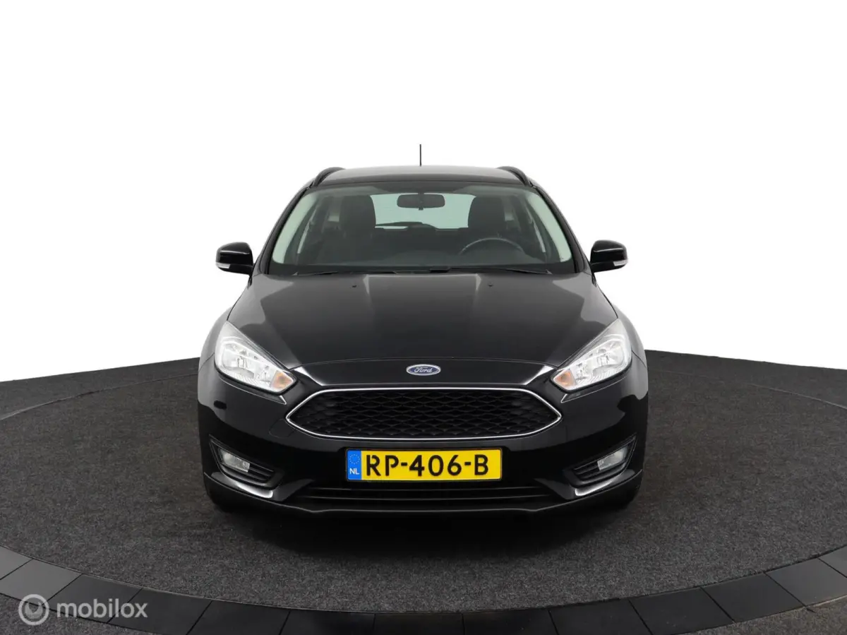 1.0 Lease Edition 101 Pk | Parkeersensoren | 16 inch lichtmetaal | All season banden | Navi | Trekhaak | carplay