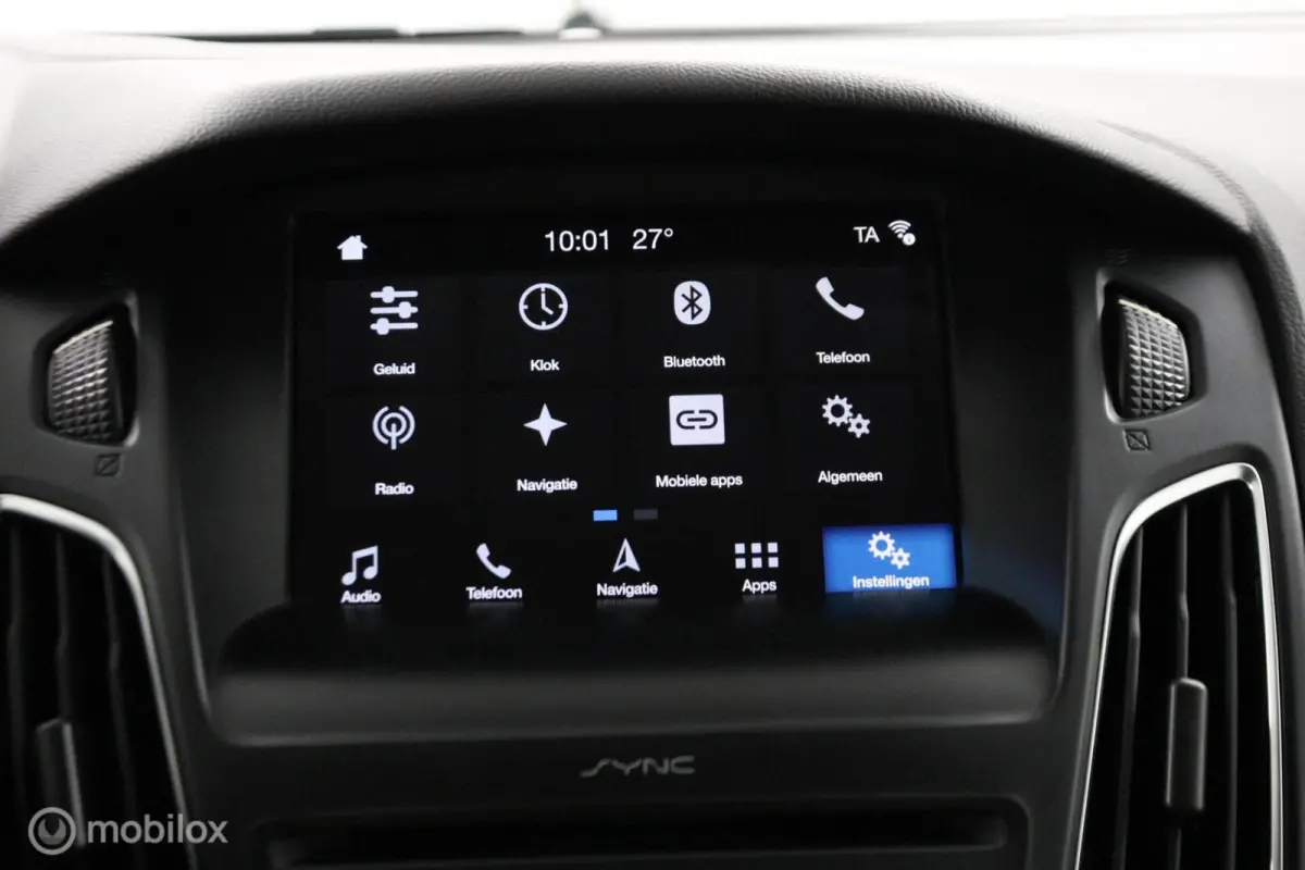 1.0 Lease Edition 101 Pk | Parkeersensoren | 16 inch lichtmetaal | All season banden | Navi | Trekhaak | carplay