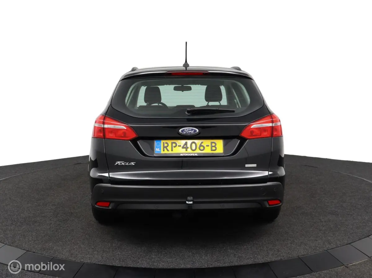 1.0 Lease Edition 101 Pk | Parkeersensoren | 16 inch lichtmetaal | All season banden | Navi | Trekhaak | carplay