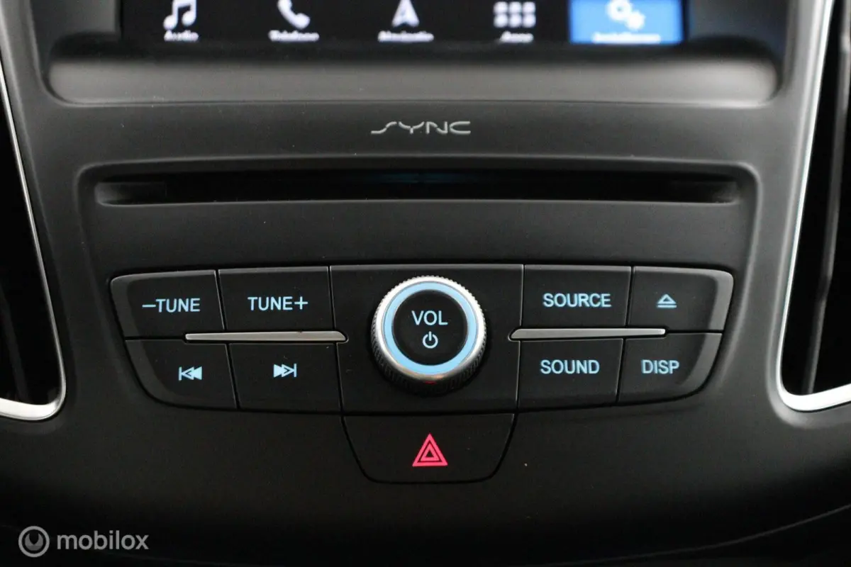 1.0 Lease Edition 101 Pk | Parkeersensoren | 16 inch lichtmetaal | All season banden | Navi | Trekhaak | carplay
