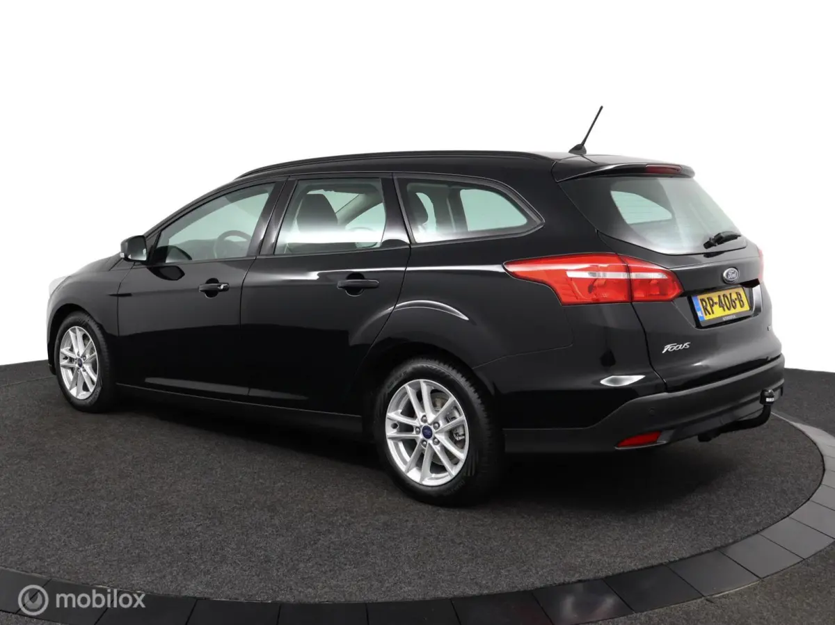 1.0 Lease Edition 101 Pk | Parkeersensoren | 16 inch lichtmetaal | All season banden | Navi | Trekhaak | carplay