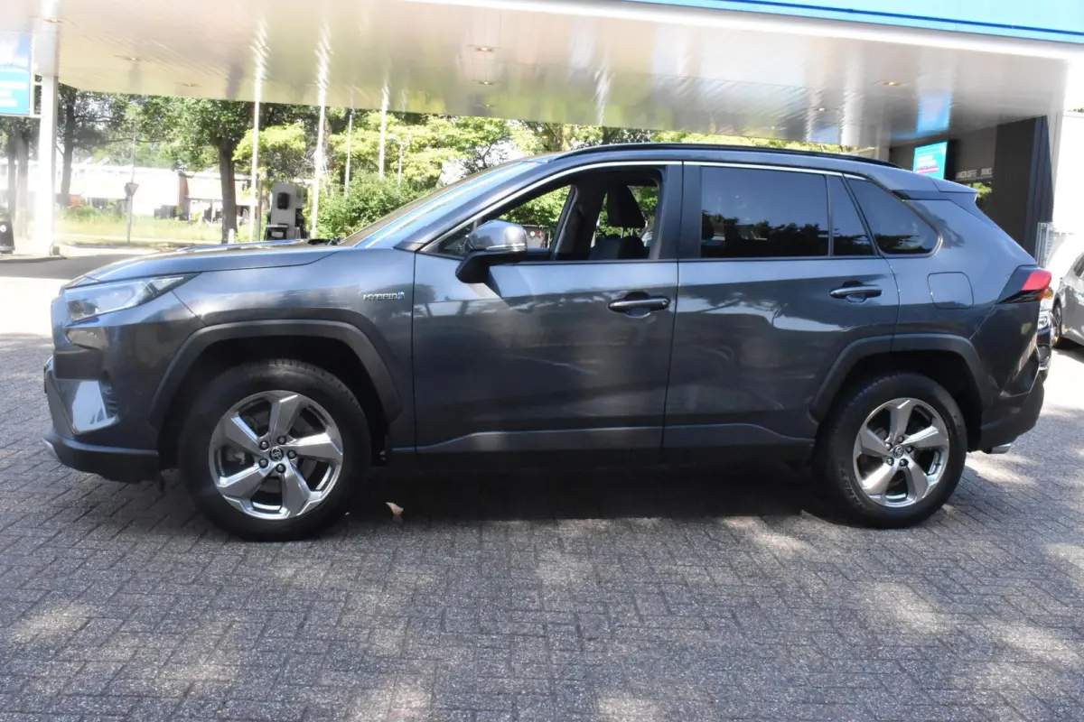 2.5 Hybrid Dynamic BSM | Navigatie | Camera | 100% Toyota Onderhouden | 12 mnd BOVAG garantie | Whatsapp 06-53188999