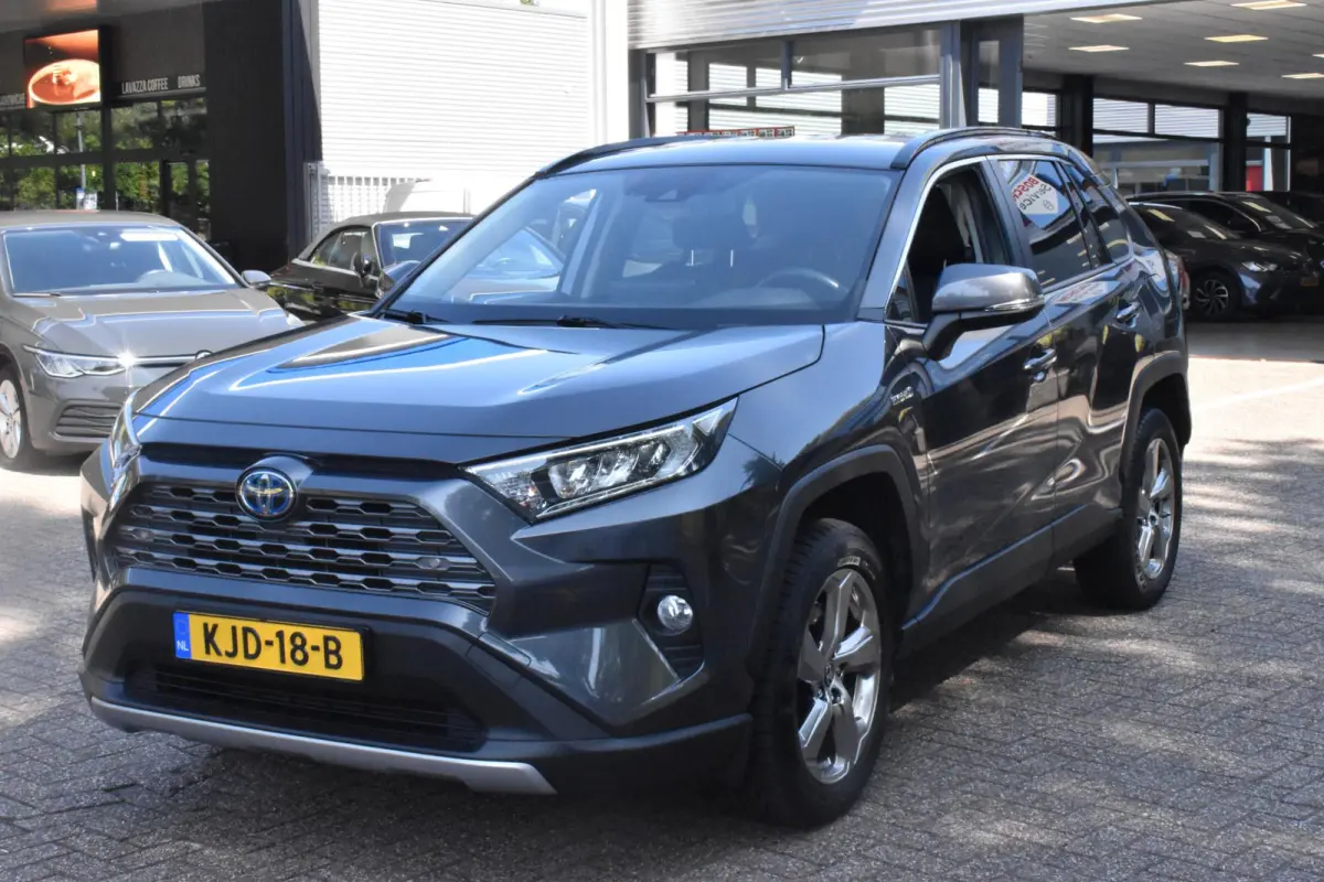 2.5 Hybrid Dynamic BSM | Navigatie | Camera | 100% Toyota Onderhouden | 12 mnd BOVAG garantie | Whatsapp 06-53188999