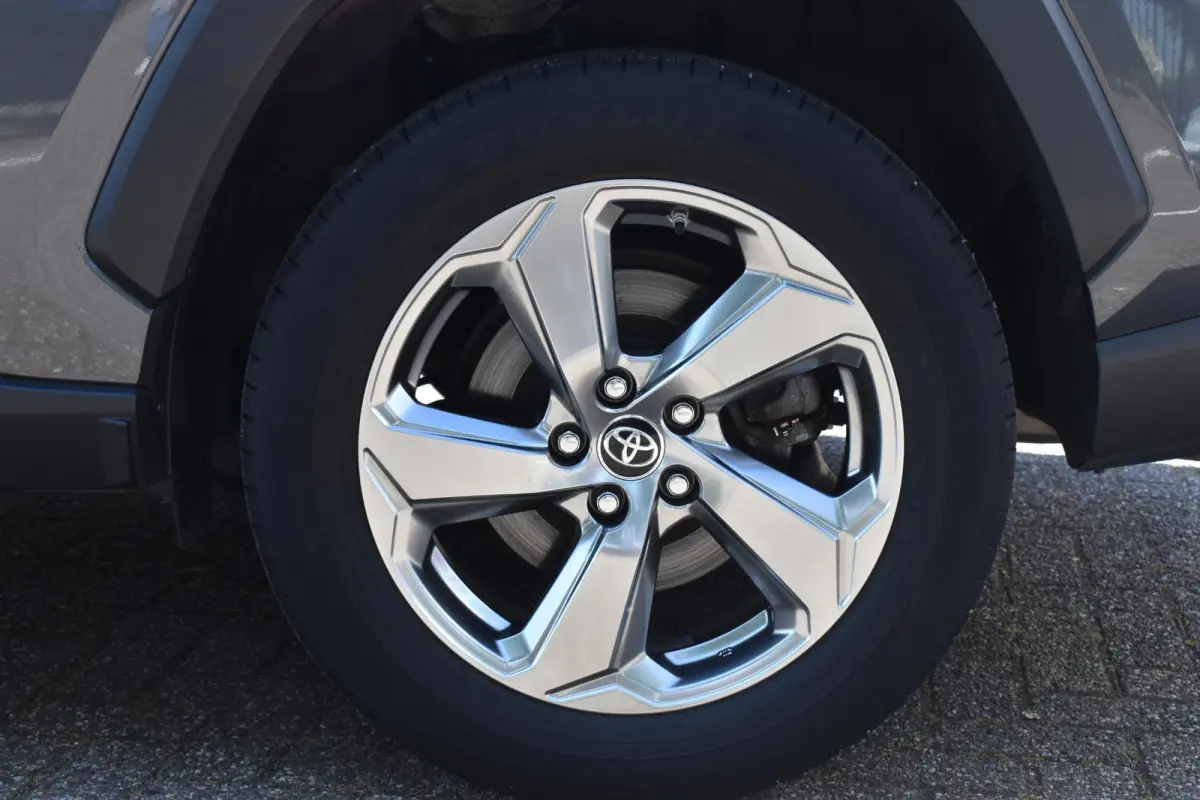 2.5 Hybrid Dynamic BSM | Navigatie | Camera | 100% Toyota Onderhouden | 12 mnd BOVAG garantie | Whatsapp 06-53188999