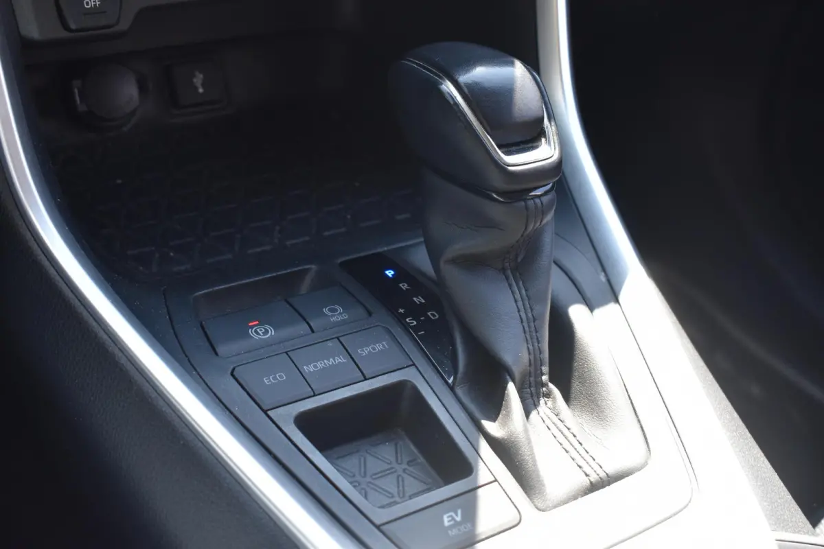 2.5 Hybrid Dynamic BSM | Navigatie | Camera | 100% Toyota Onderhouden | 12 mnd BOVAG garantie | Whatsapp 06-53188999