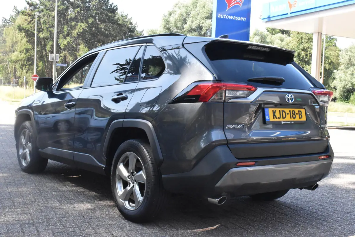 2.5 Hybrid Dynamic BSM | Navigatie | Camera | 100% Toyota Onderhouden | 12 mnd BOVAG garantie | Whatsapp 06-53188999