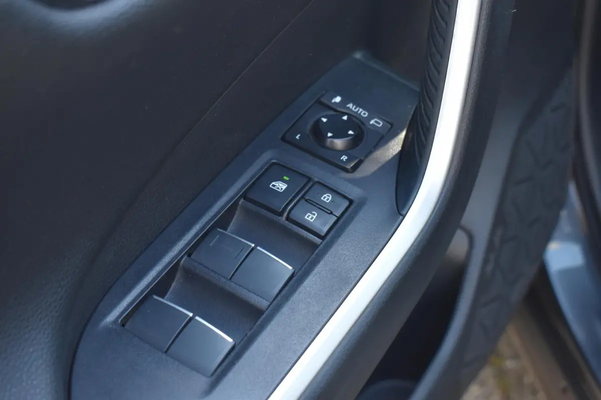 2.5 Hybrid Dynamic BSM | Navigatie | Camera | 100% Toyota Onderhouden | 12 mnd BOVAG garantie | Whatsapp 06-53188999