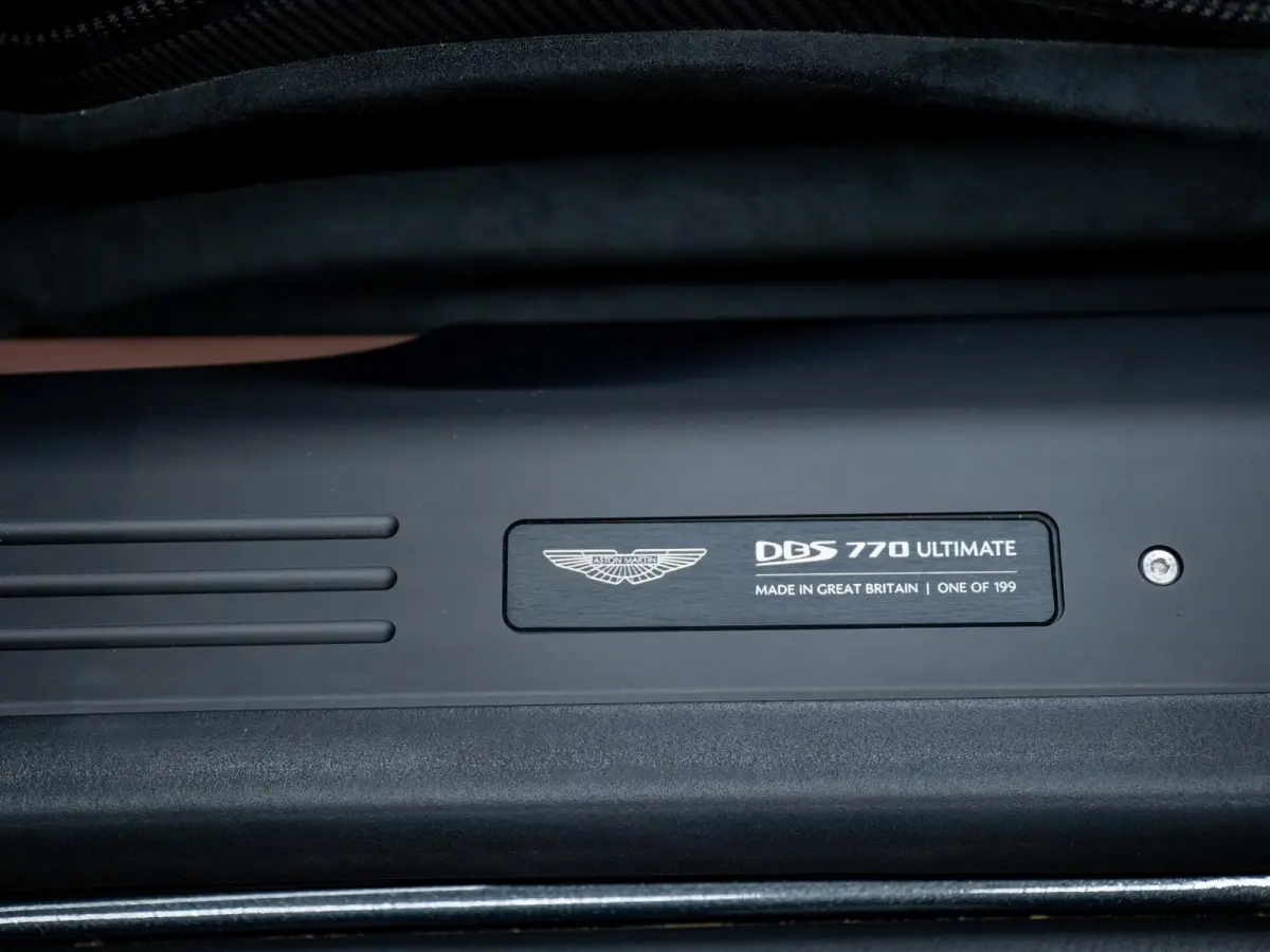 5.2 V12 | ULITMATE 770 | 1 of 199 | Carbon | Carb Bucket Seats |