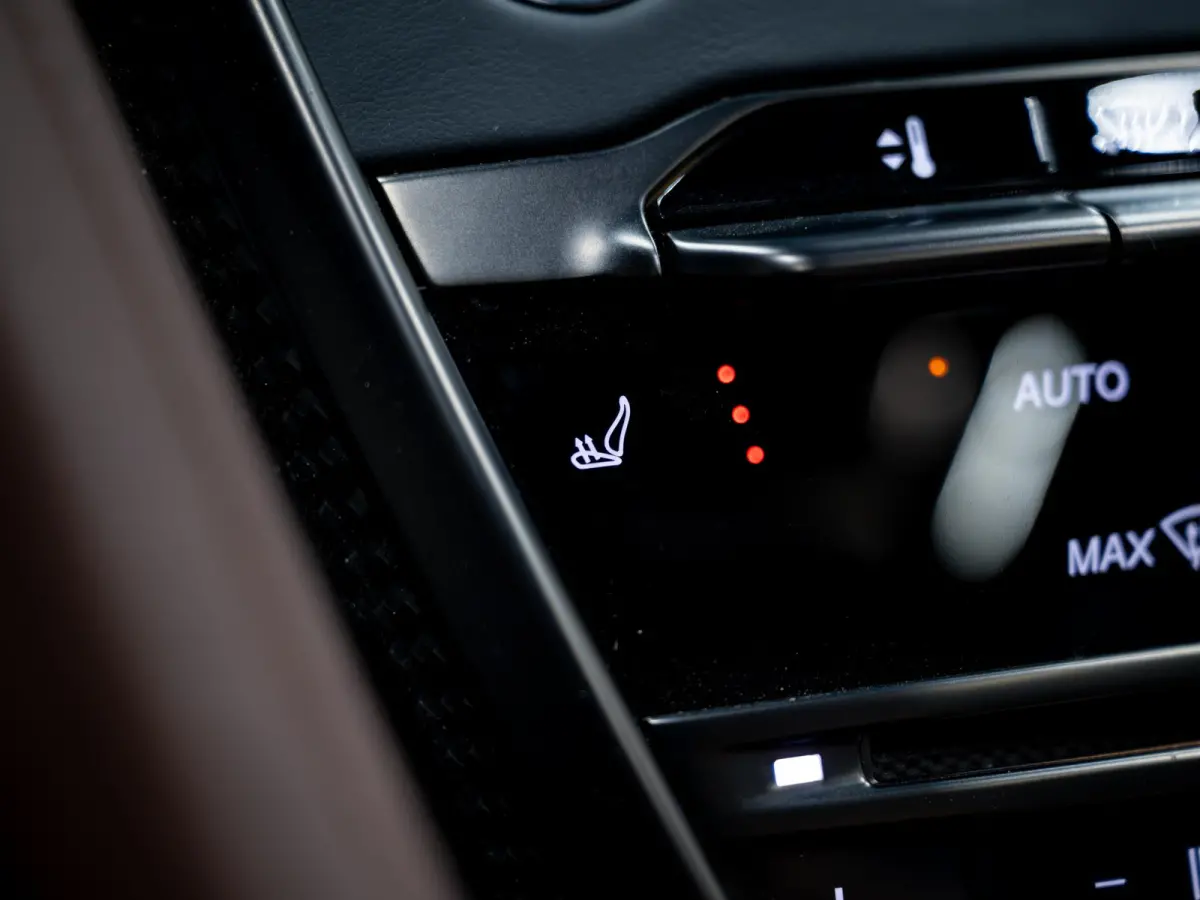 5.2 V12 | ULITMATE 770 | 1 of 199 | Carbon | Carb Bucket Seats |