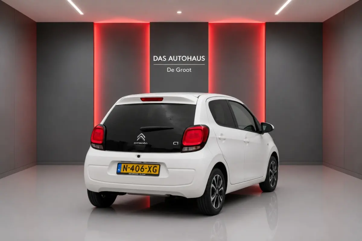 1.0 VTi 72pk Feel | Cruise | Climate | Camera | Privacy Glass