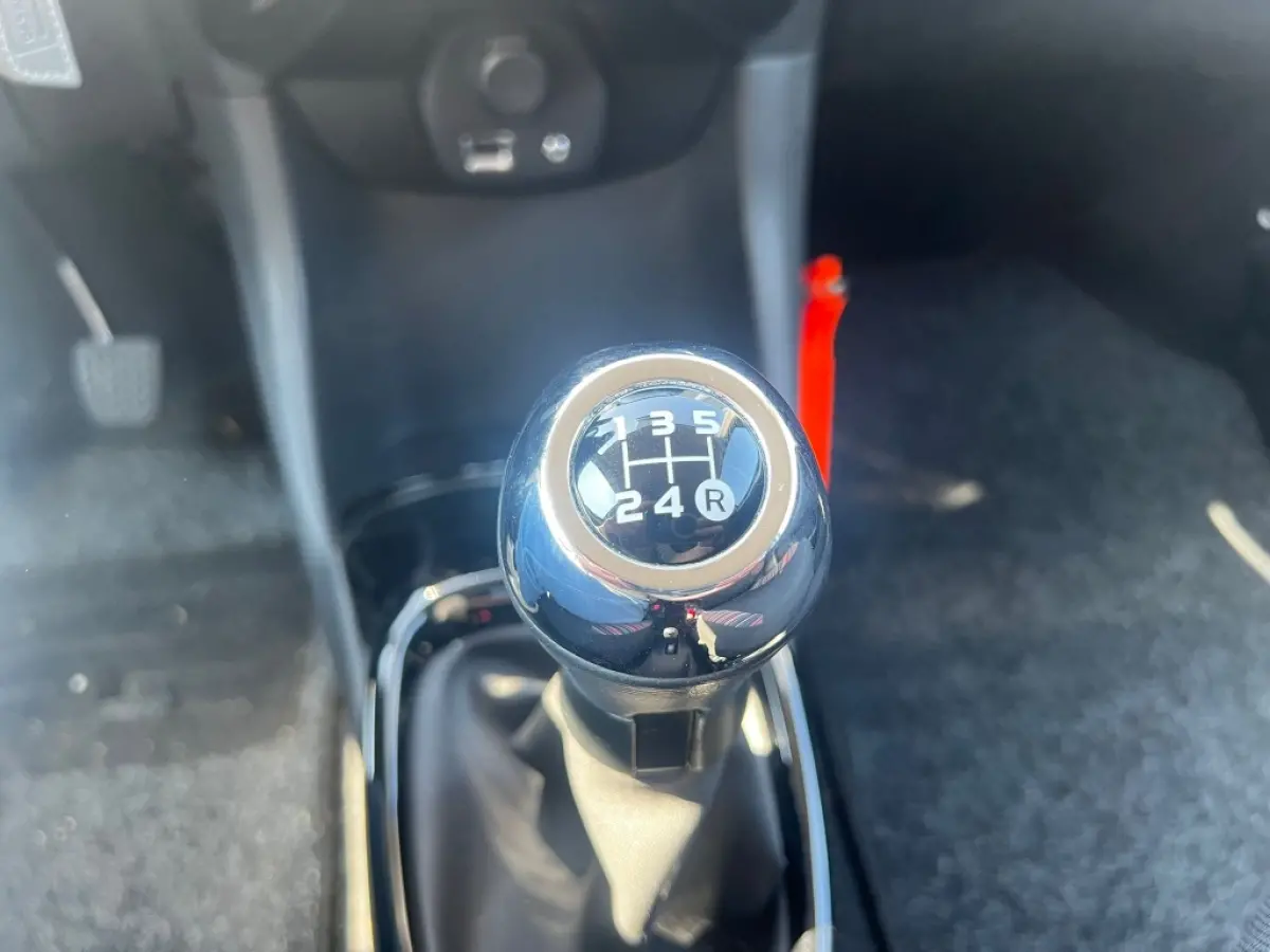 1.0 VTi 72pk Feel | Cruise | Climate | Camera | Privacy Glass
