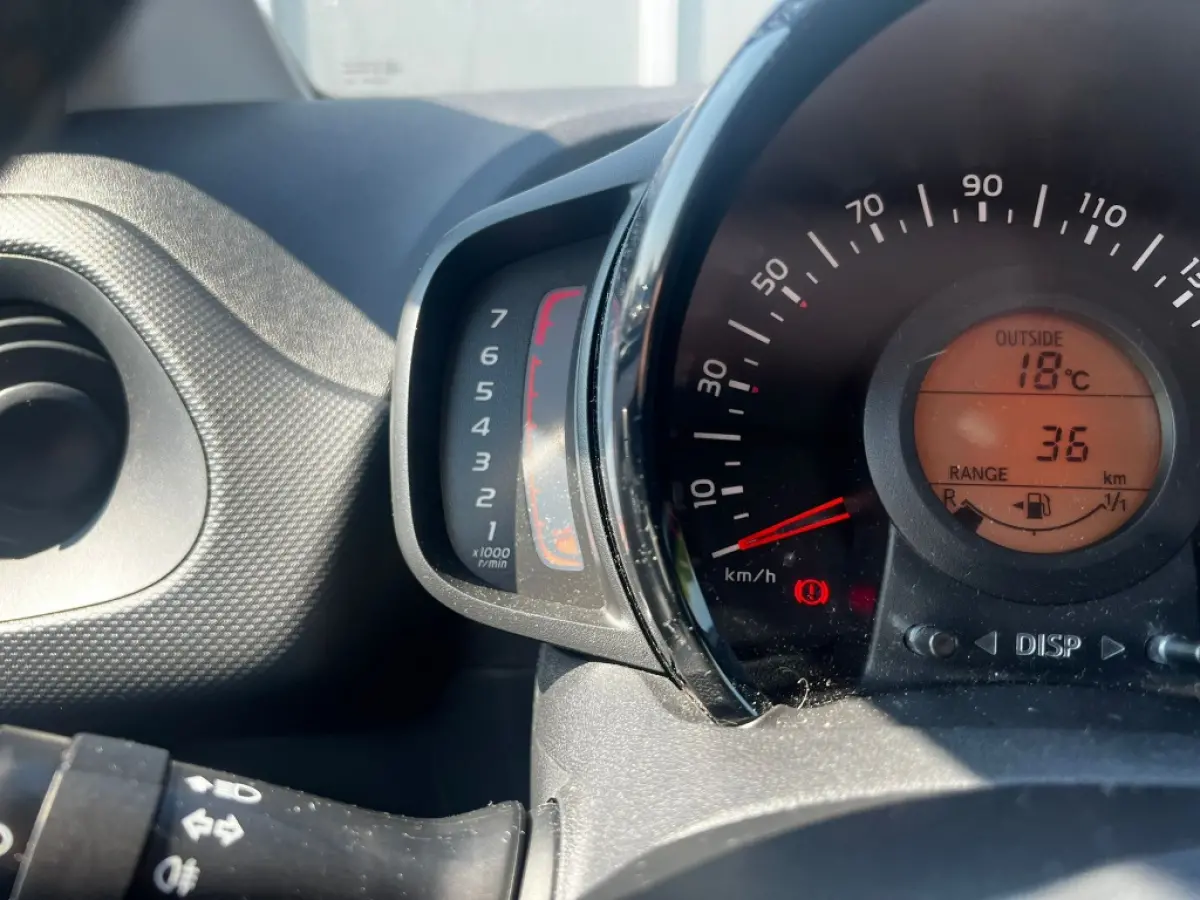 1.0 VTi 72pk Feel | Cruise | Climate | Camera | Privacy Glass
