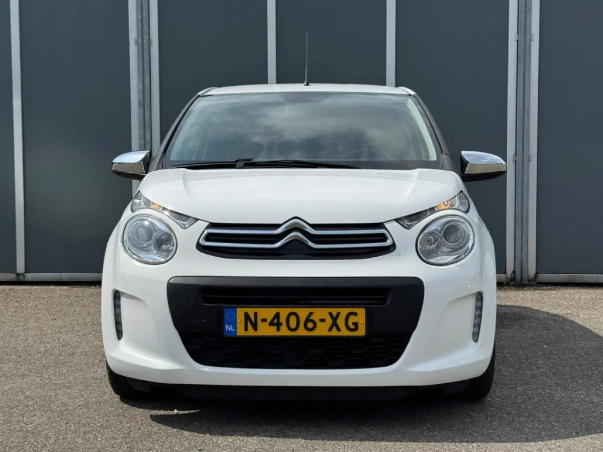 1.0 VTi 72pk Feel | Cruise | Climate | Camera | Privacy Glass