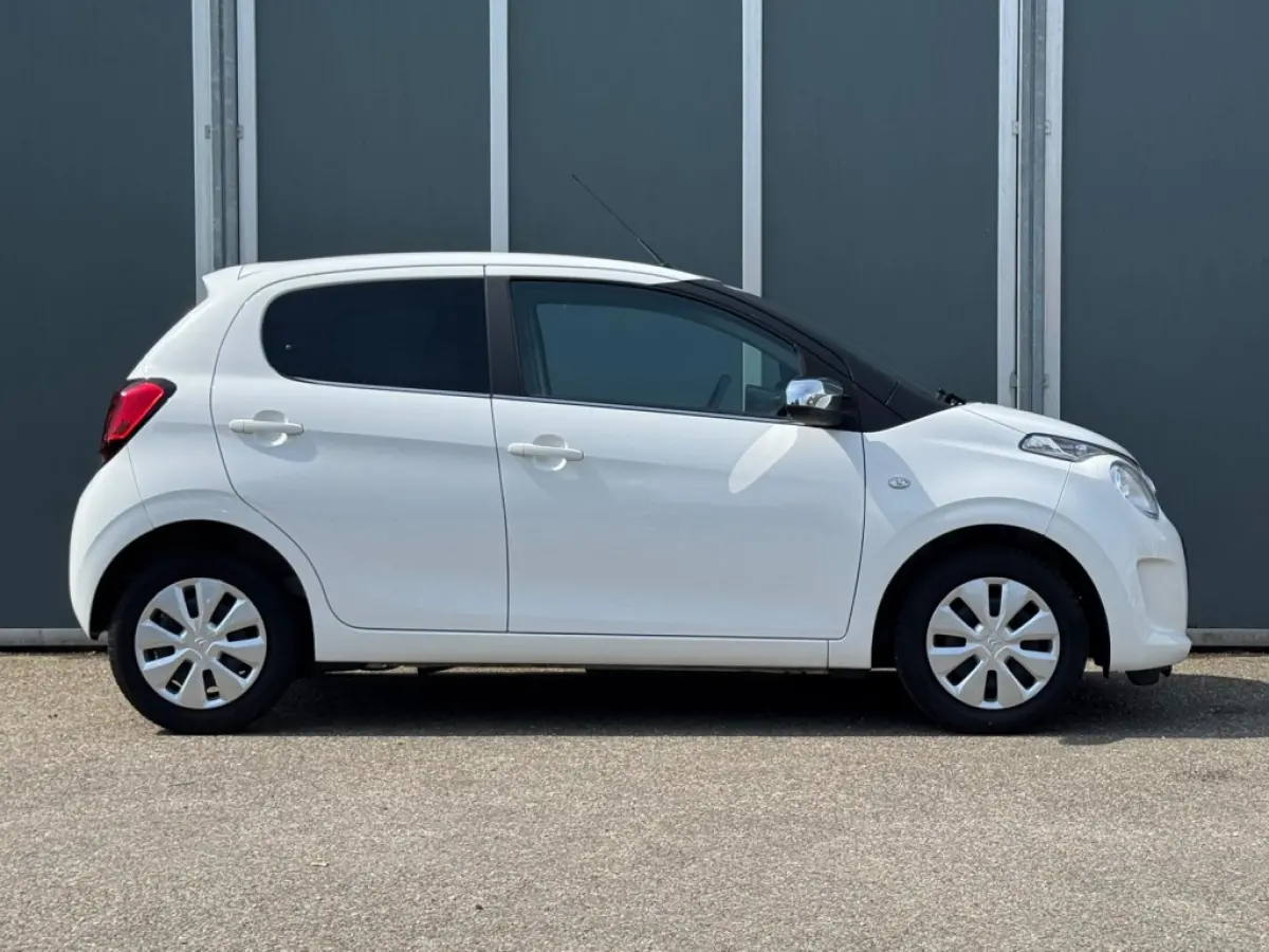 1.0 VTi 72pk Feel | Cruise | Climate | Camera | Privacy Glass