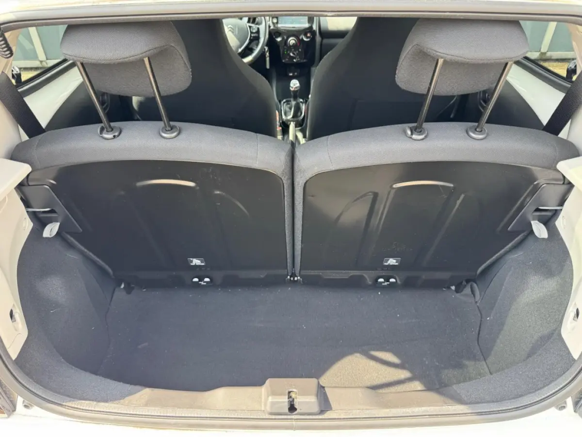 1.0 VTi 72pk Feel | Cruise | Climate | Camera | Privacy Glass