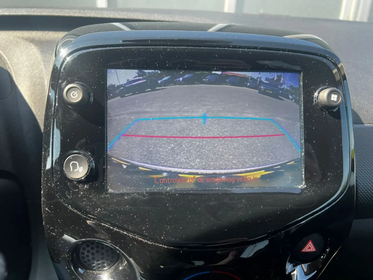1.0 VTi 72pk Feel | Cruise | Climate | Camera | Privacy Glass