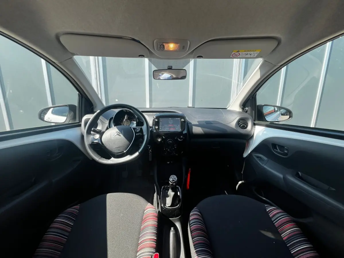 1.0 VTi 72pk Feel | Cruise | Climate | Camera | Privacy Glass