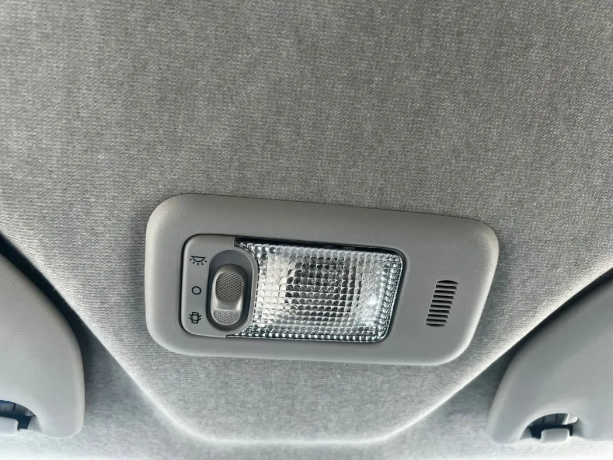 1.0 VTi 72pk Feel | Cruise | Climate | Camera | Privacy Glass